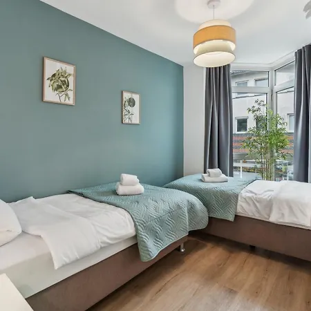 4 Schlafzimmer - 6 Betten, Parkplatz, Balkon, Kueche Apartmán