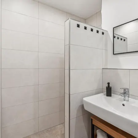 4 Schlafzimmer - 6 Betten, Parkplatz, Balkon, Kueche *