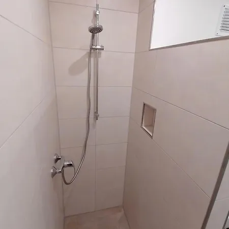 דירה 6 Schlafplaetze - Zentral, Balkon, Parkplatz, Kueche בוכולט