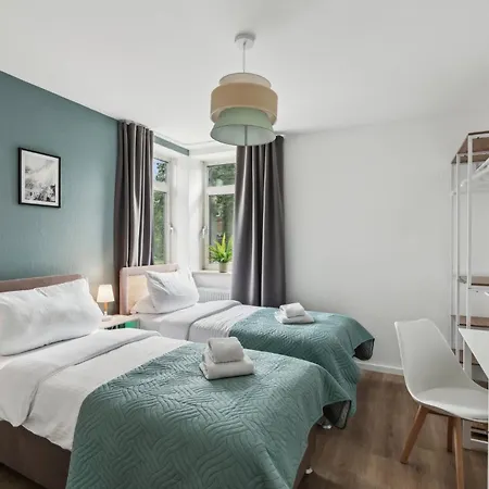 4 Schlafzimmer - 6 Betten, Parkplatz, Balkon, Kueche *