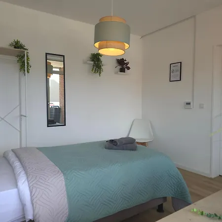 דירה 4 Schlafzimmer - 6 Betten, Parkplatz, Balkon, Kueche *
