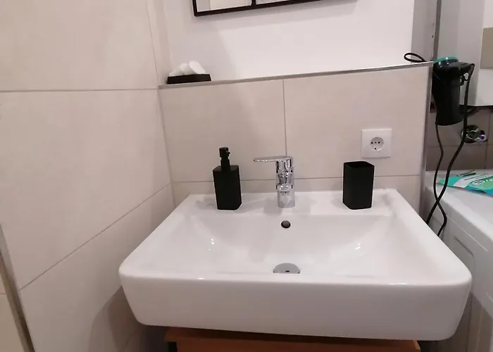 6 Schlafplaetze - Zentral, Balkon, Parkplatz, Kueche